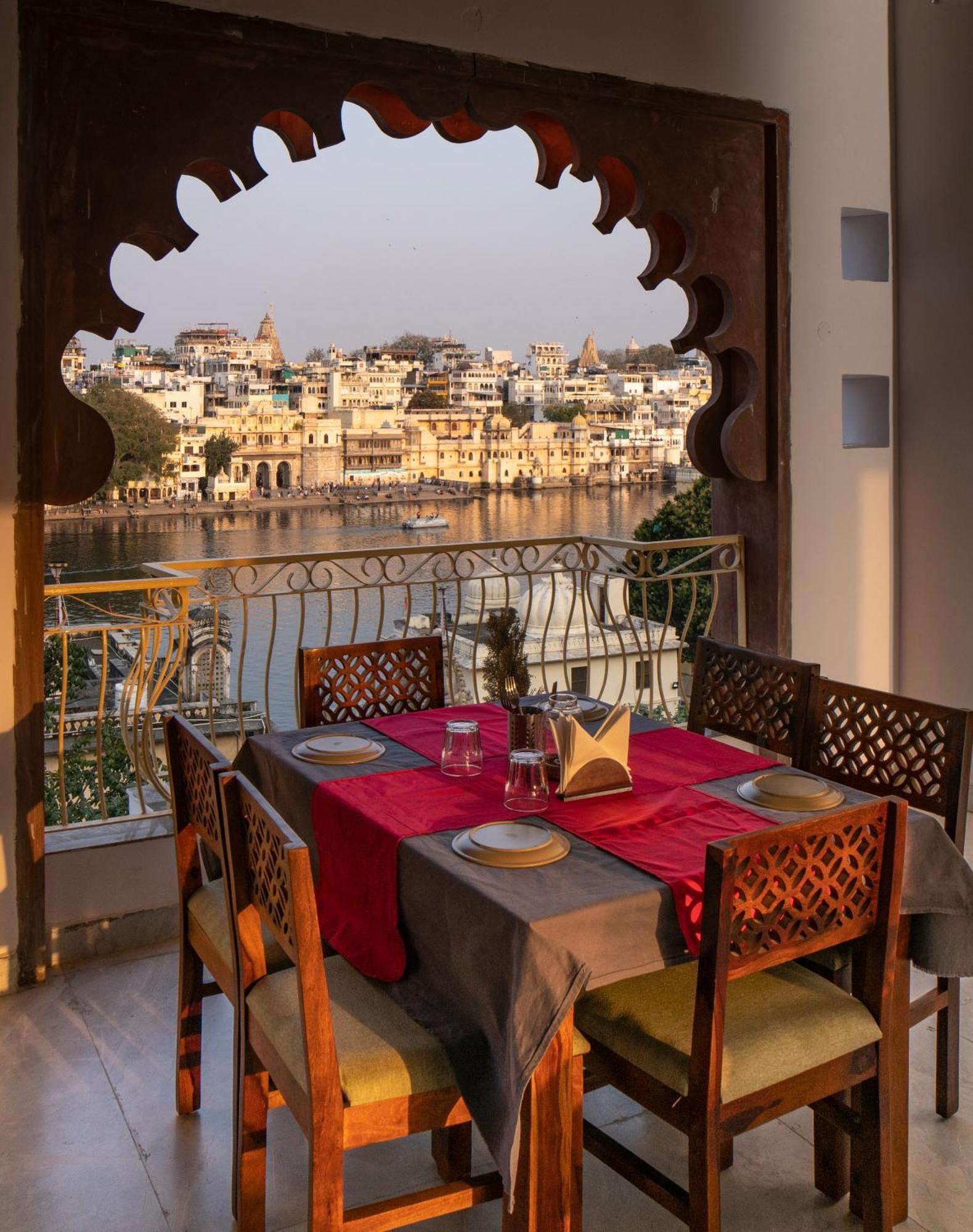 Dera Pichola- A Lake Facing Boutique Hotel Udaipur Luaran gambar