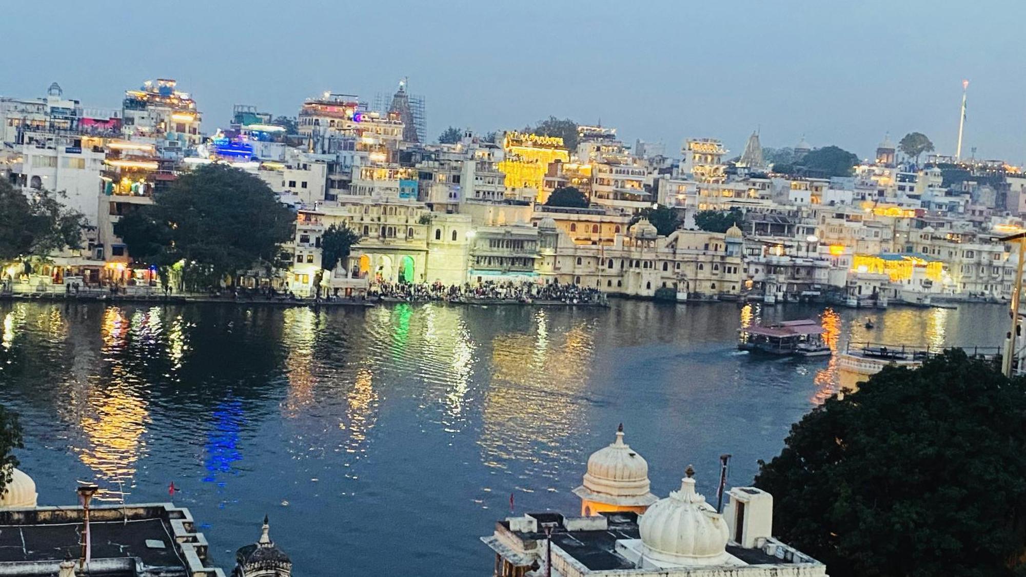 Dera Pichola- A Lake Facing Boutique Hotel Udaipur Luaran gambar